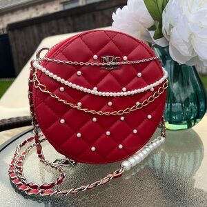 Badgley Mischka Women's Rounded Shoulder Handbag